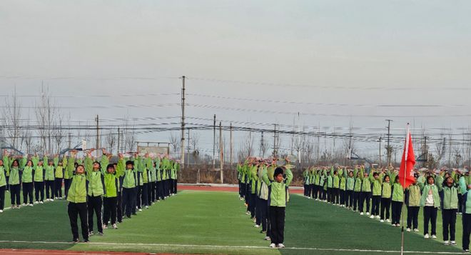 共享——洋湖乡中学阳光大课间观摩活动球盟会网页登录“绳”彩飞扬“羽”乐